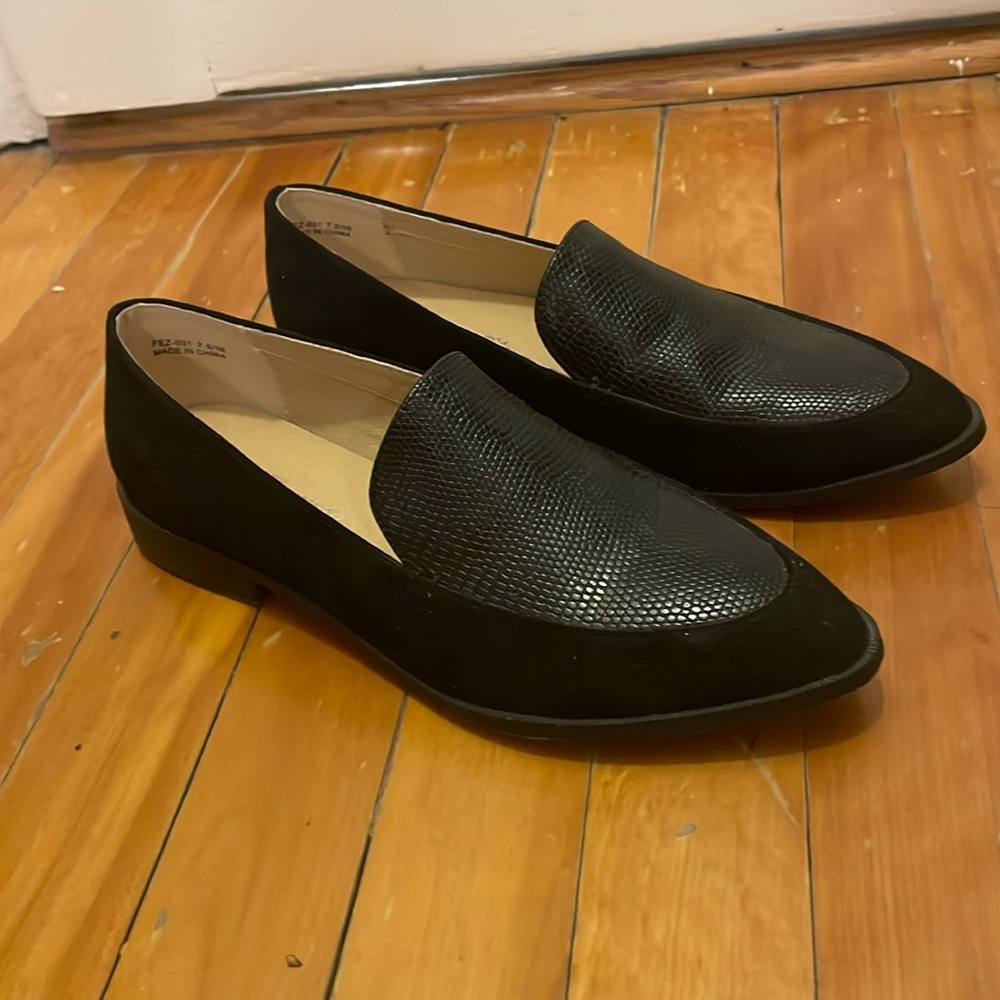 New!  Chinese Laundry black pointed flats